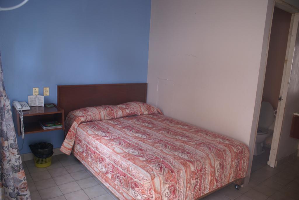 Hotel De Mexico Matamoros  Room photo