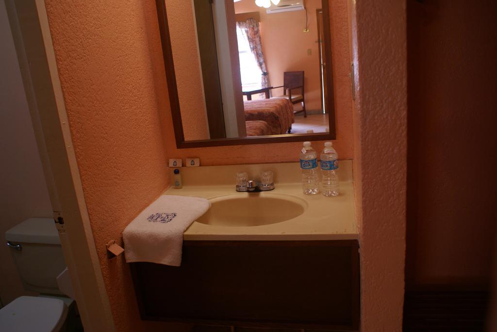 Hotel De Mexico Matamoros  Room photo